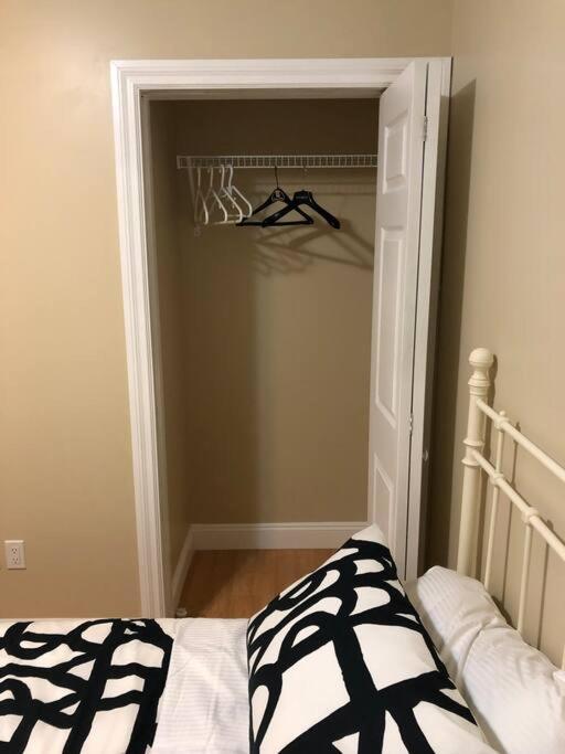Modern Private Suite Close To Everything 밴쿠버 외부 사진