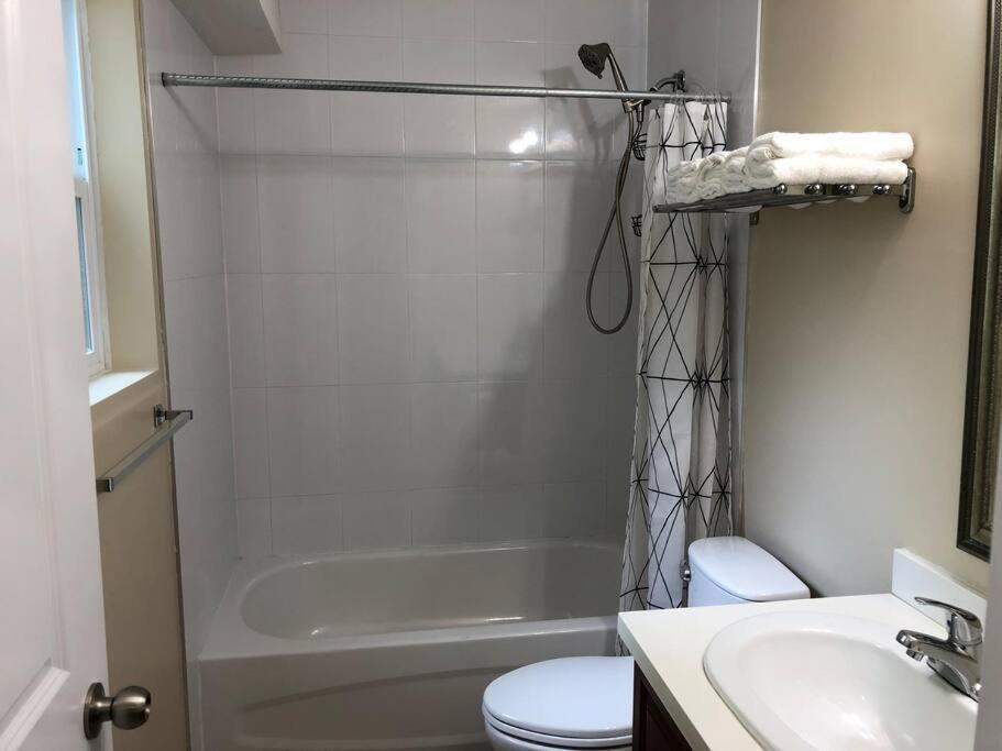 Modern Private Suite Close To Everything 밴쿠버 외부 사진
