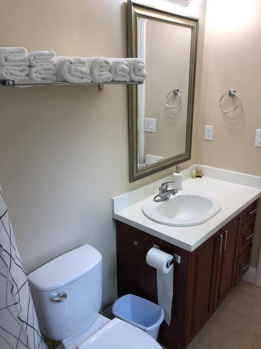 Modern Private Suite Close To Everything 밴쿠버 외부 사진